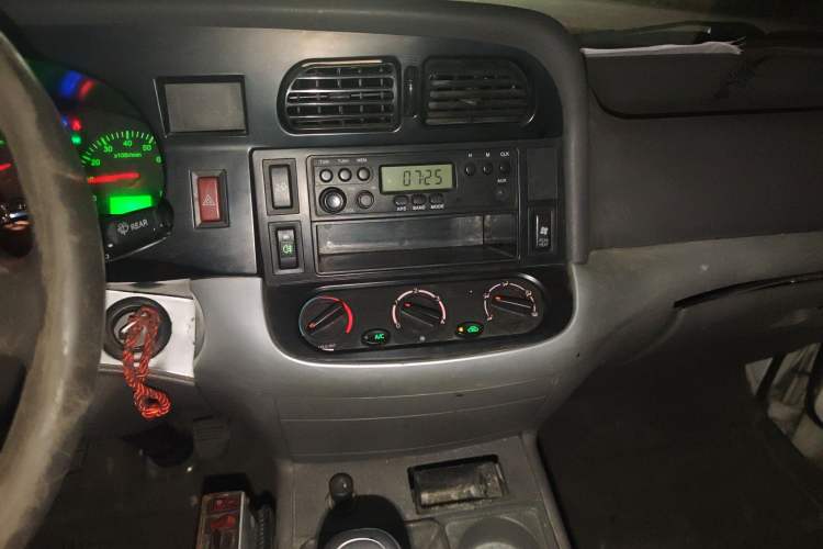 Used Jinbei Hiace 2016 2.0L Express Series Standard Version V19 Audio And AC Panel