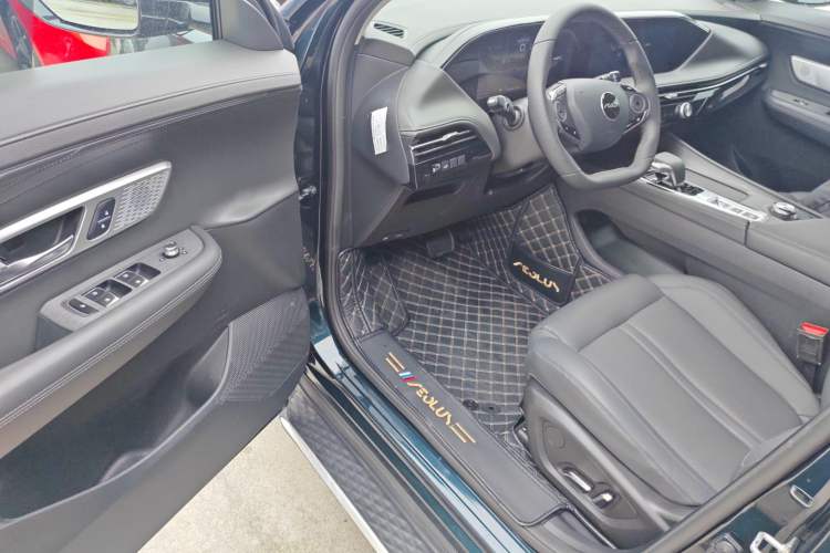 Used Dongfeng Aeolus Huge 2022 Mach Dual-Motor 1.5T MHD Dare-to-Dream Edition