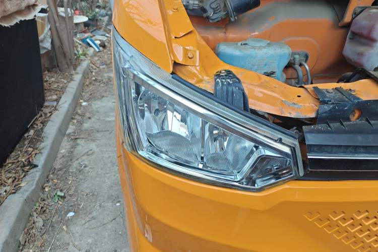 Used Dongfeng Yufeng EM26 2023 High-End Model 41.86 kWh CATL Right Front Headlight