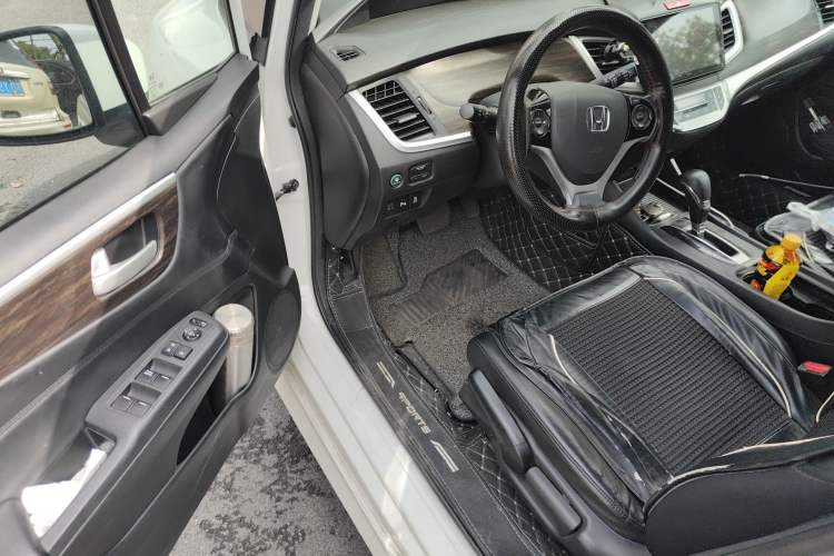 Used Honda Jade 2017 1.8L automatic Comfort version 5 seats Driver Seat