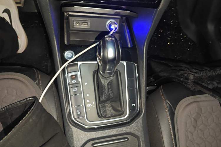 Used Volkswagen Golf Sportsvan 2016 280TSI Automatic Luxury Model Gear Lever