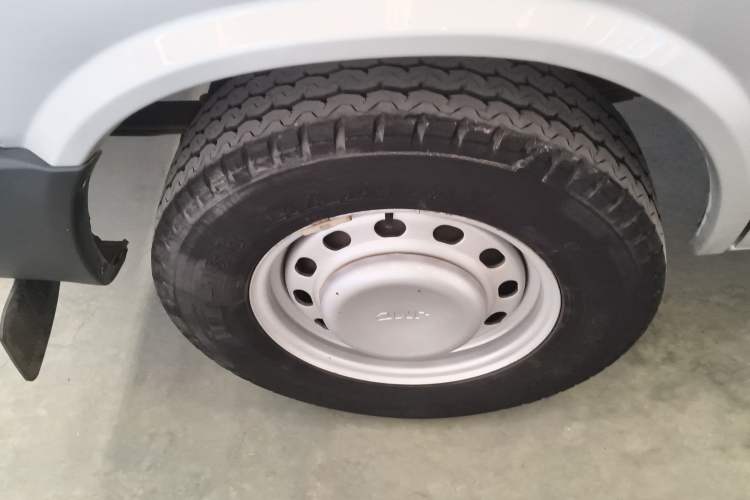 Used JMC Transit 2019 2.8T Commercial Version Short Wheelbase Mid-Roof 6-Seater China VI JX493
