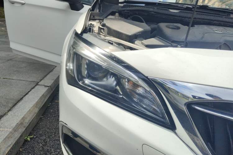 Used Buick Verano 2018 Sedan 15S Automatic Leading Model Right Front Headlight