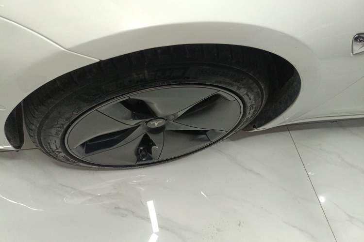 Used Tesla Model 3 2019 Long-Range All-Wheel-Drive Version
