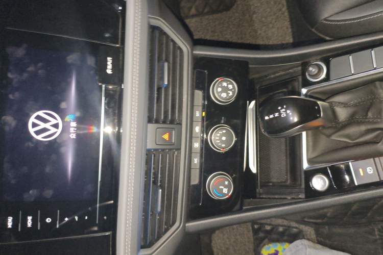 Used Volkswagen Sagitar 2022 280TSI DSG Excellence Edition Audio And AC Panel