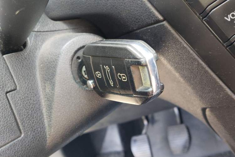 Used Peugeot 301 2014 1.6L Manual Comfort Edition