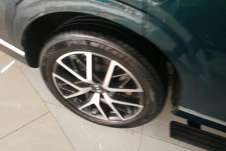 Used GAC Trumpchi ES9 2024 PHEV with 143 km Max
