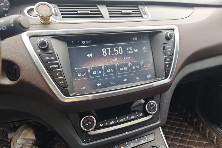 Used Land X7 2016 2.0T Panoramic Prestige Edition Audio And AC Panel