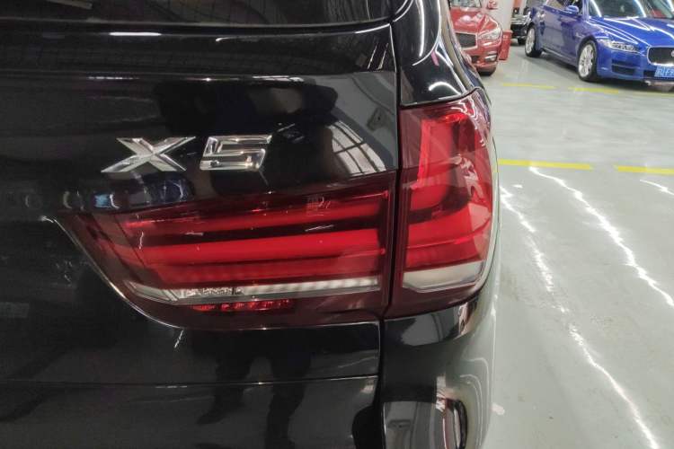 Used BMW X5 2018 xDrive28i Right Rear Taillight