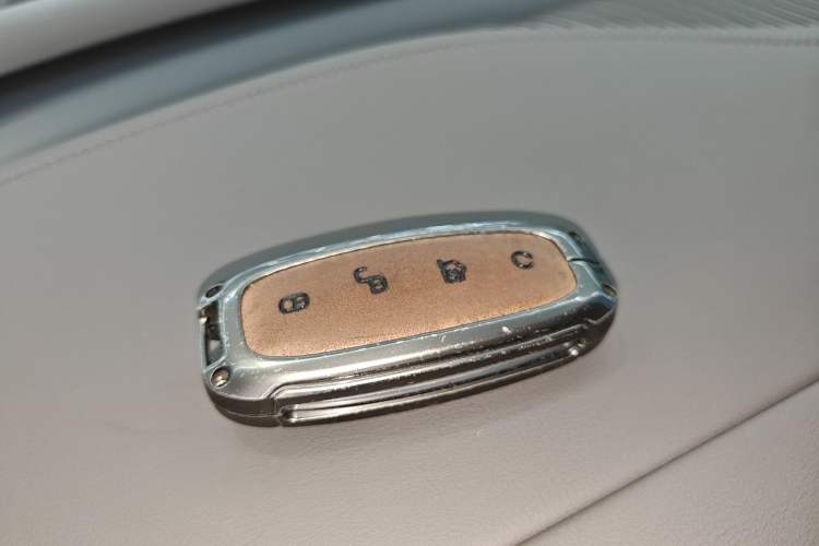 Used Denza D9 2022 DM-i 970 Four-Wheel Drive Prestige Model Vehicle Key