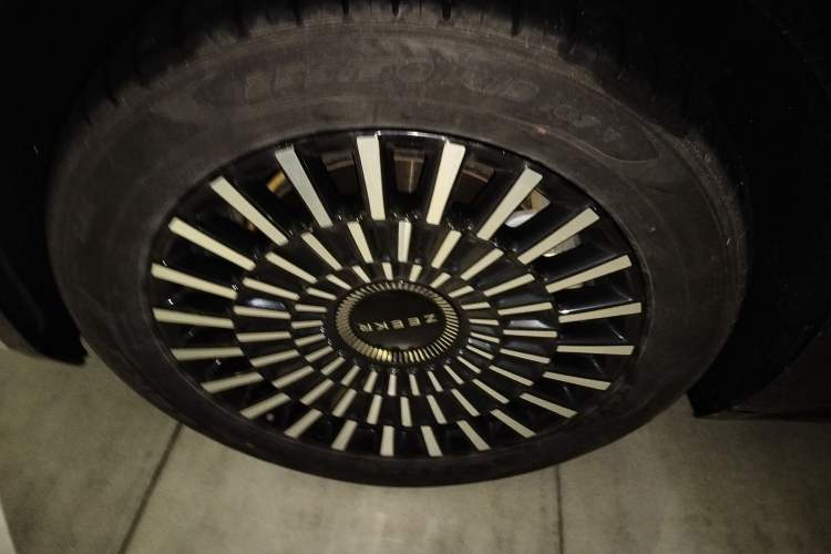 Used Zeekr 009 2024 7-Seater Aisle Version 108 kWh
