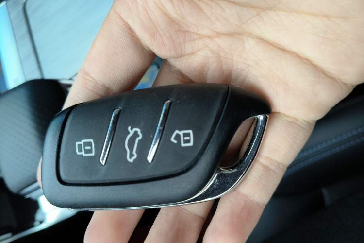 Used Roewe RX5 2023 PLUS 330TGI Automatic Trendsetting Smart Edition
