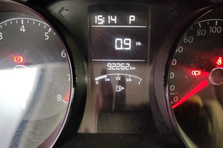 Used Volkswagen Gran Lavida 2015 1.6L Automatic Fashion Edition Odometer Close Up