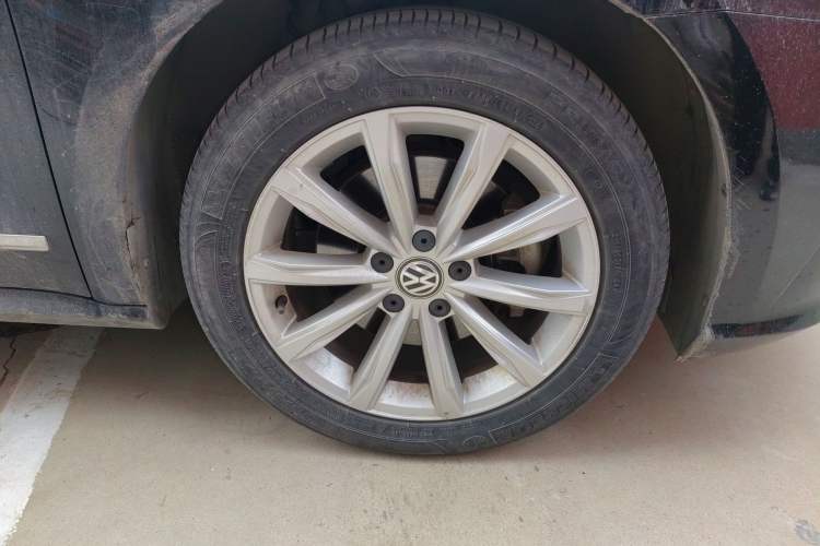 Used Volkswagen Passat 2016 330TSI DSG Luxury Edition Right Front Wheel Hub