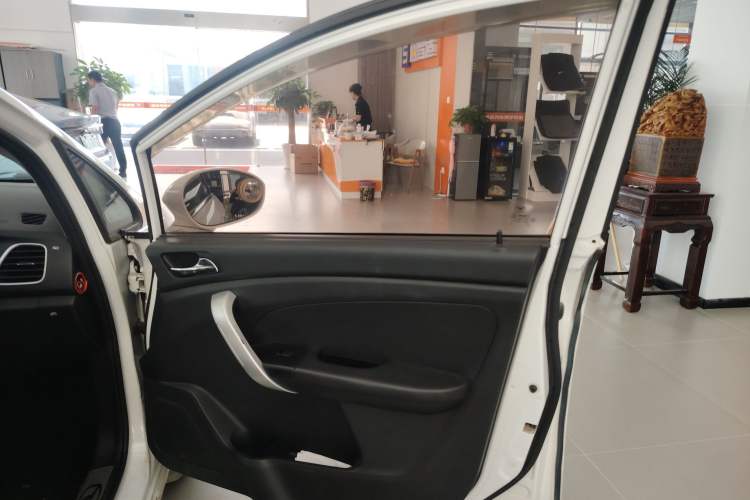 Used Cowin C3R 2015 1.5L Manual Gold Diamond Edition
