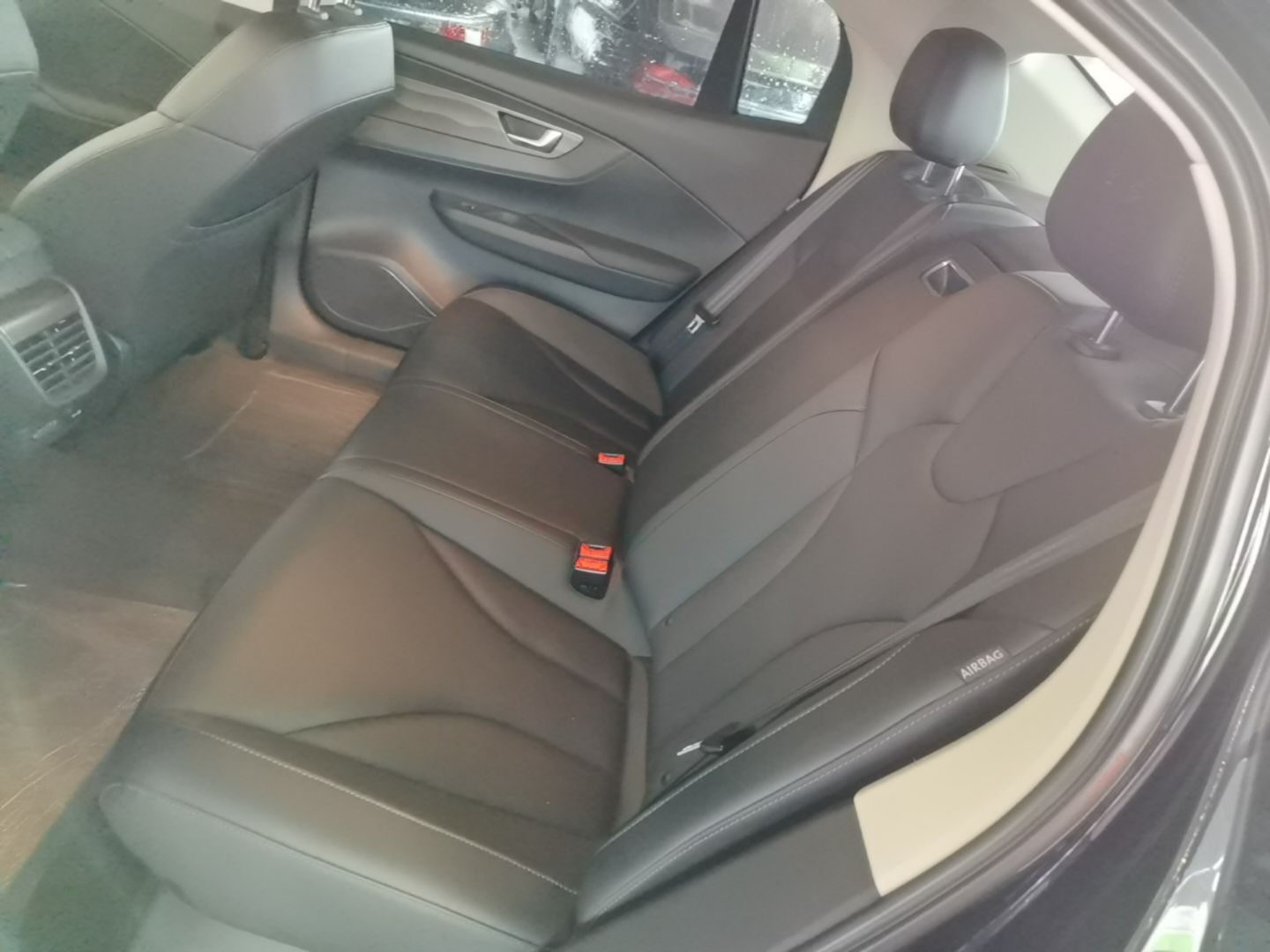 Hongqi E-QM5 2022 431 km Charge & Enjoy Edition — снимка 20