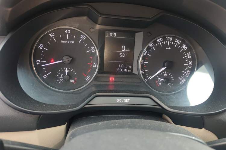 Used Skoda Octavia 2015 1.6L Manual Yijie Edition Odometer Close Up