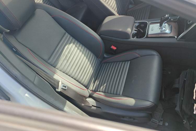 Used Land Rover Discovery Sport 2020 249 PS R-Dynamic Performance Tech Edition 5 Seats
