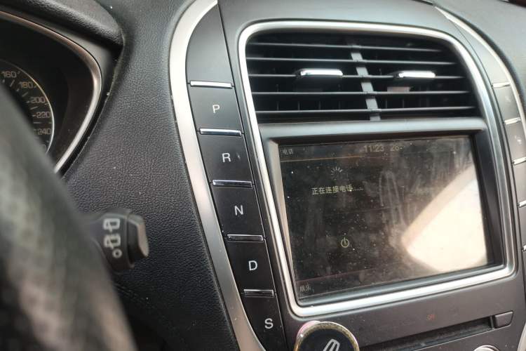 Used Lincoln MKX 2015 2.0T Two-Wheel Drive Deluxe Edition
