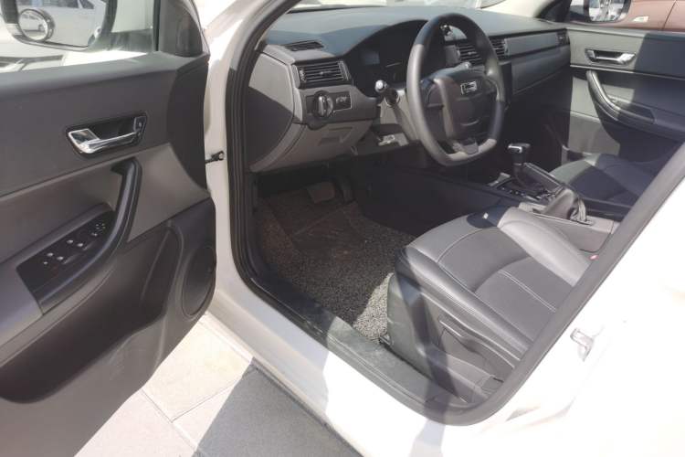 Used Qoros 3 2018 Sedan 1.6L Automatic Leading Model Driver Seat