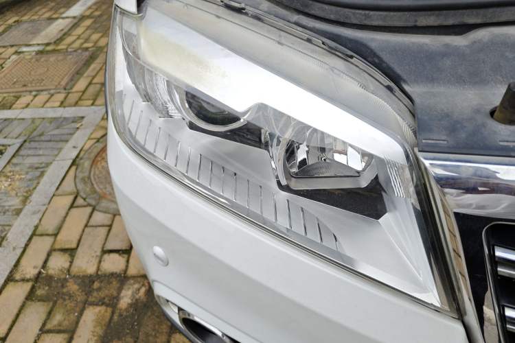 Used Haval H6 2014 Sport Version 1.5T Manual Two-Wheel Drive Elite Edition Right Front Headlight