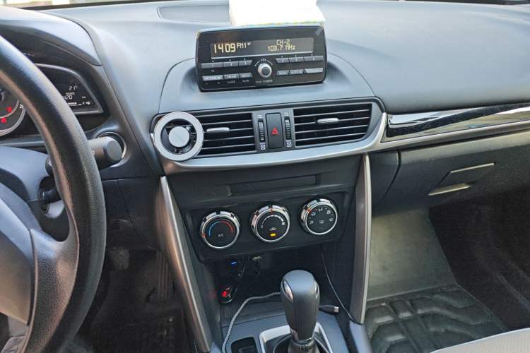 Used Mazda CX-4 2016 2.0L Automatic 2WD Blue Sky Dynamic Edition Audio And AC Panel