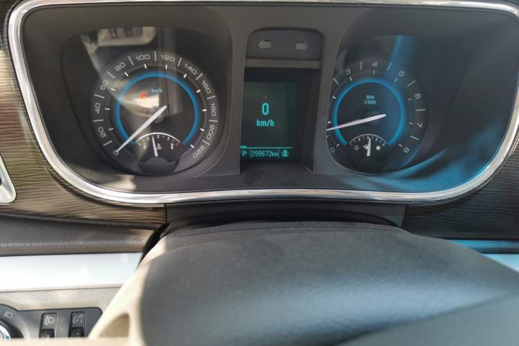 Used Buick GL8 2013 2.4L CT Luxury Business Comfort Edition Odometer Close Up