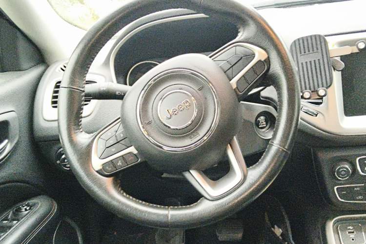 Used Jeep Compass 2017 200T Automatic Family Edition
