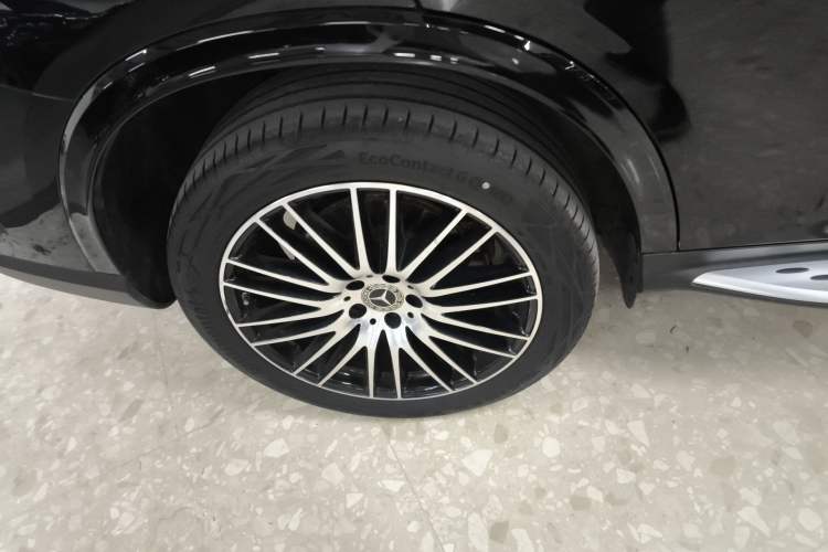 Used Mercedes-Benz GLC 2023 Facelifted GLC 300 L 4MATIC Luxury Version 5 Seats Right Rear Wheel Hub