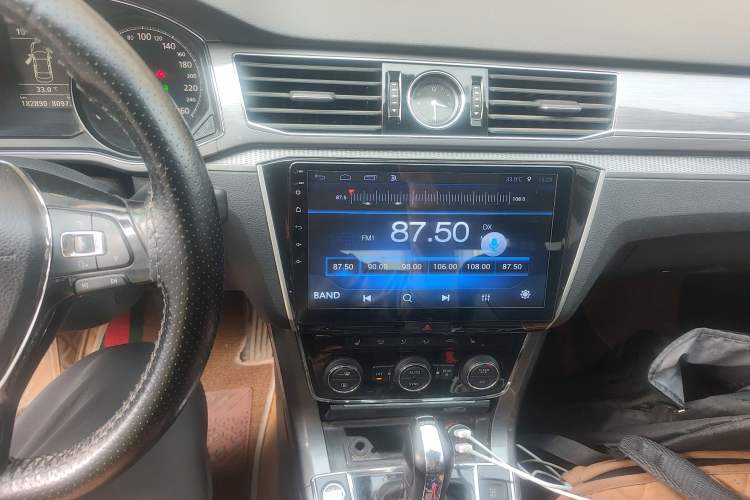 Used Volkswagen Passat 2017 330TSI DSG Luxury Edition Audio And AC Panel