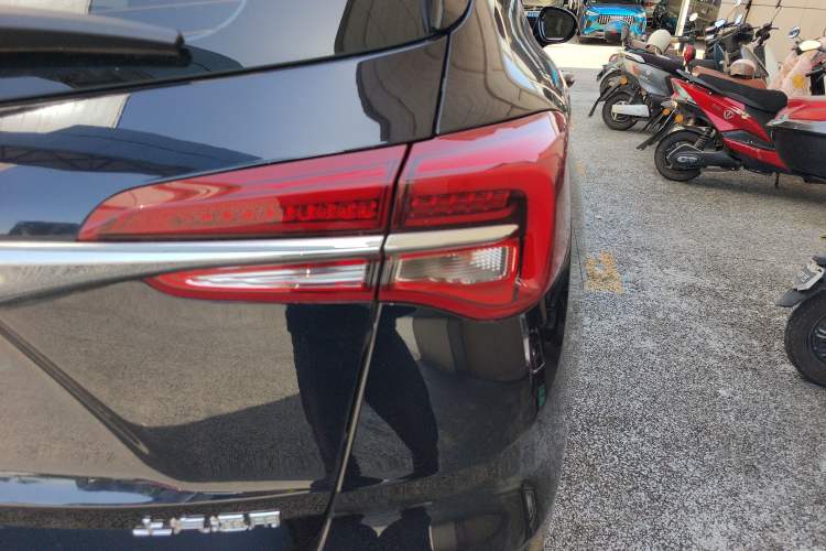 Used Buick Envision 2021 532T Two-Wheel-Drive Elite Version Right Rear Taillight