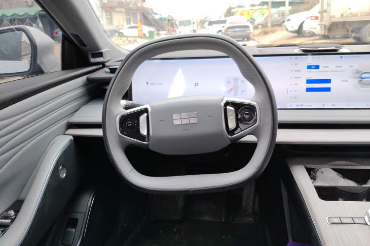 Used Geely Galaxy E8 2024 665 km Range Rear-Drive Starship Long-Range Version
