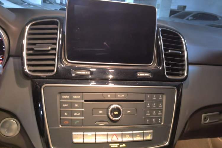 Used Mercedes-Benz GLE 2015 GLE 320 4MATIC Audio And AC Panel