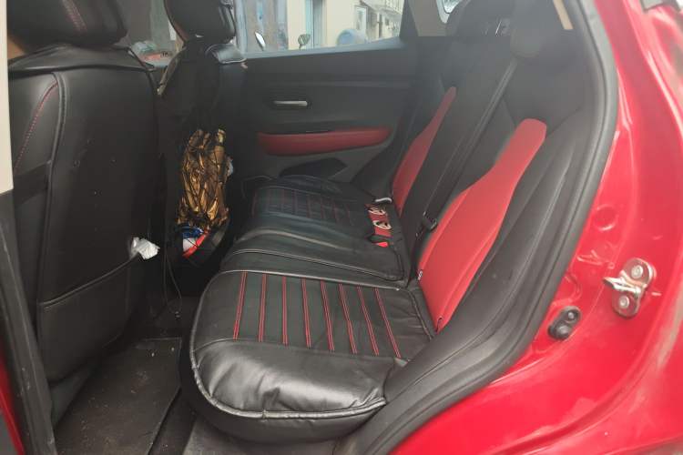 Used Haval H2s 2018 Red-Label 1.5T Dual-Clutch Fashion Edition Left Rear Seat