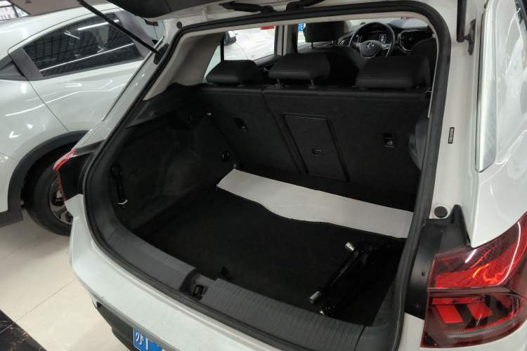 Used Volkswagen T-ROC 2018 280TSI DSG Four-Wheel Drive Comfort Version China V Standard
