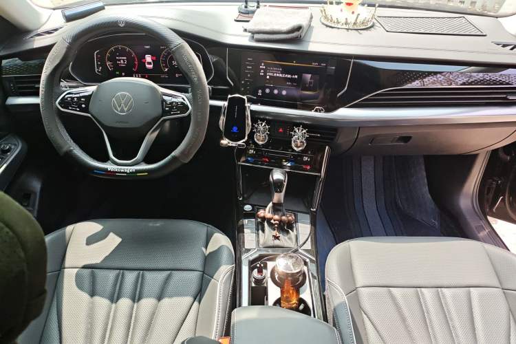 Used Volkswagen Passat 2024 330TSI Elite Edition Audio And AC Panel