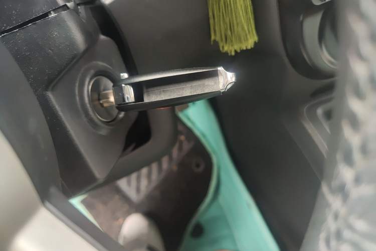 Used Jeep Compass 2011 2.4L four-wheel-drive sport version Vehicle Key