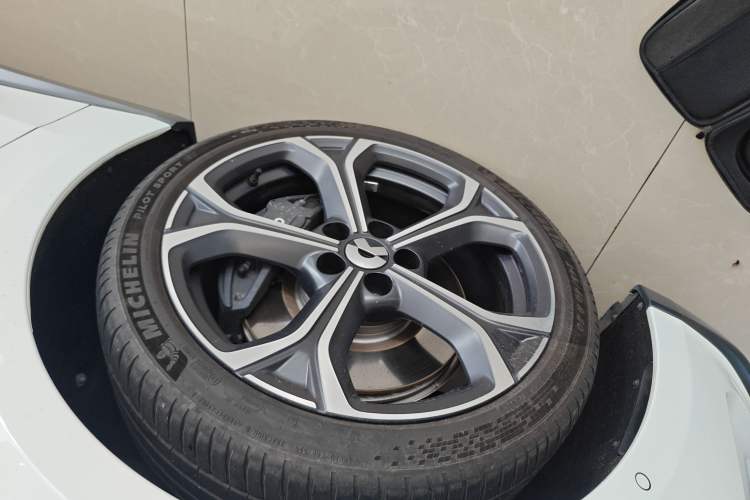 Used Nio ET5T 2024 75kWh Touring Left Front Wheel Hub