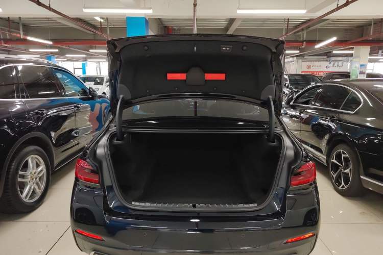 Used BMW 5 Series 2022 Second Facelift 530Li Leading Edition M Sport Package Trunk