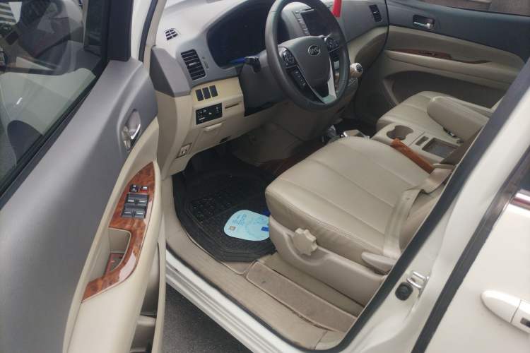 Used BYD M6 2013 2.4L Manual Luxury Model