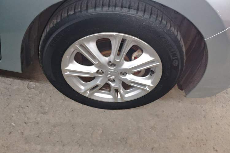 Used Honda INSIGHT 2013 1.3L standard version Right Front Wheel Hub