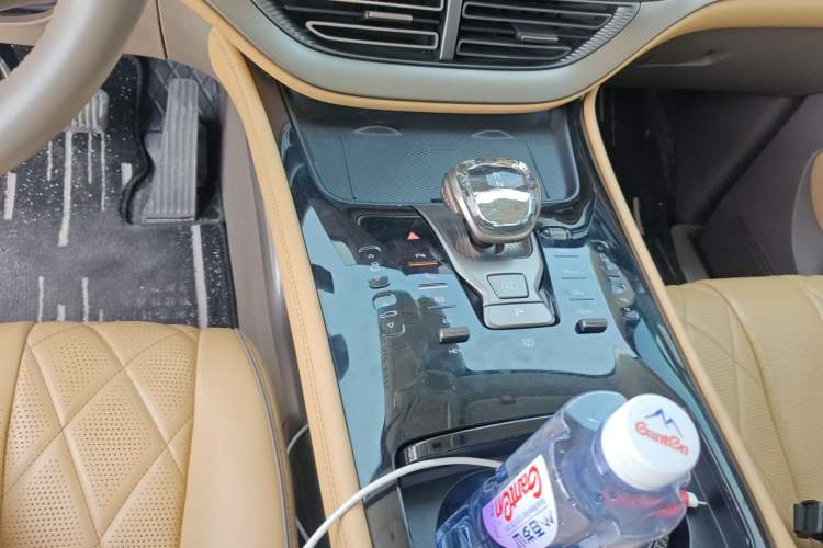 Used Denza D9 2022 DM-i 970 Four-Wheel Drive Prestige Model Gear Lever