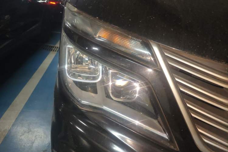 Used FORTHING Lingzhi 2018 M5L 1.6L 9-Seater Comfort Model Right Front Headlight