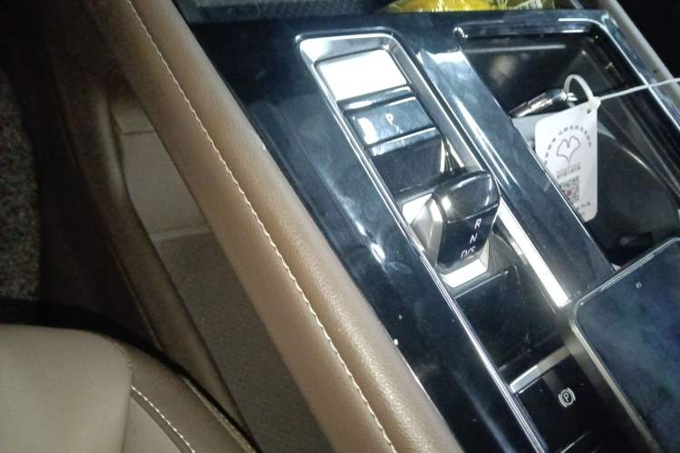 Used Volkswagen Viloran 2024 330TSI Luxury Edition Gear Lever