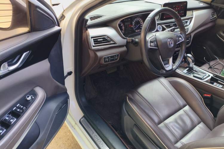 Used CHANGAN Raeton CC 2018 1.5T Automatic Haoya Model Guangmang Edition China V Standard
