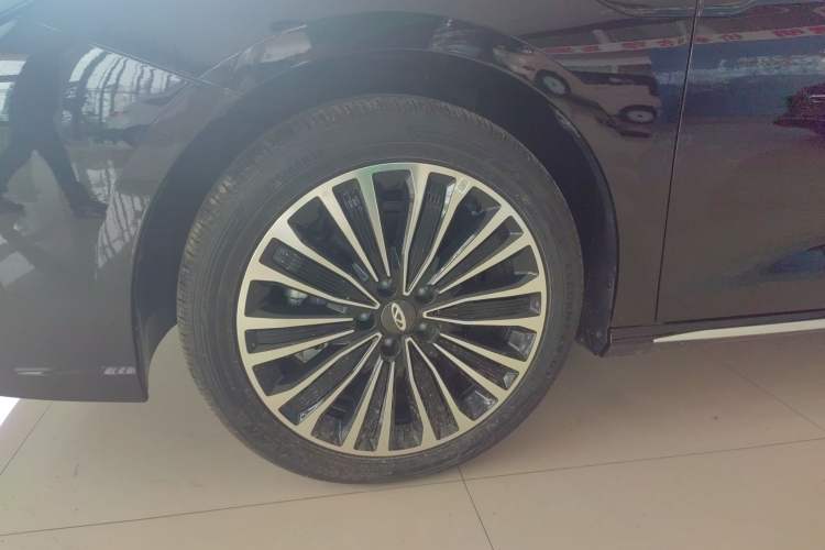 Used Fengyun A8L 2025 1.5 TGDI 145 km Luxury Version Left Front Wheel Hub