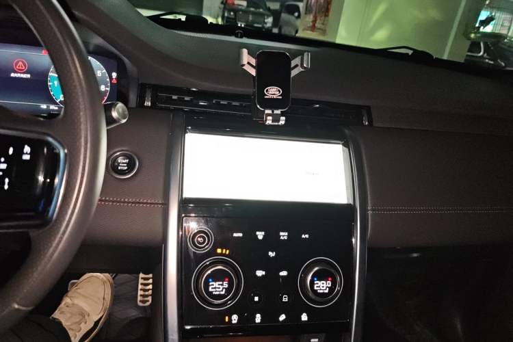 Used Land Rover Discovery Sport 2022 Revised Version 249 PS R-Dynamic S Performance Edition 5 Seats Audio And AC Panel