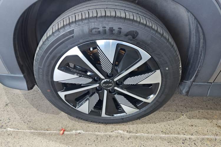 Used BYD Song PLUS New Energy 2025 DM-i 112KM Prestige Model Left Front Wheel Hub