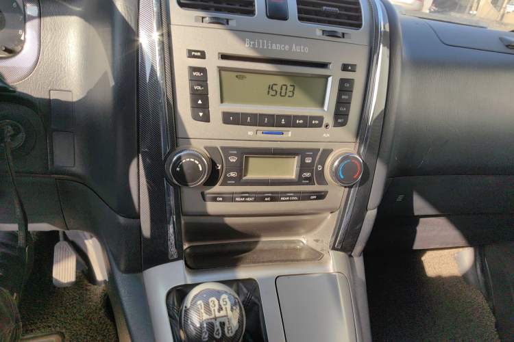 Used Jinbei Grace 2014 2.4L Standard Version Long Wheelbase 9-Seater 4RB2