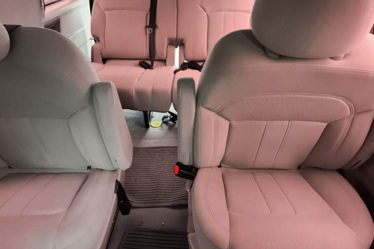 Used FORTHING Lingzhi 2018 M5L 2.0L 7-Seater Comfort Model Left Rear Seat